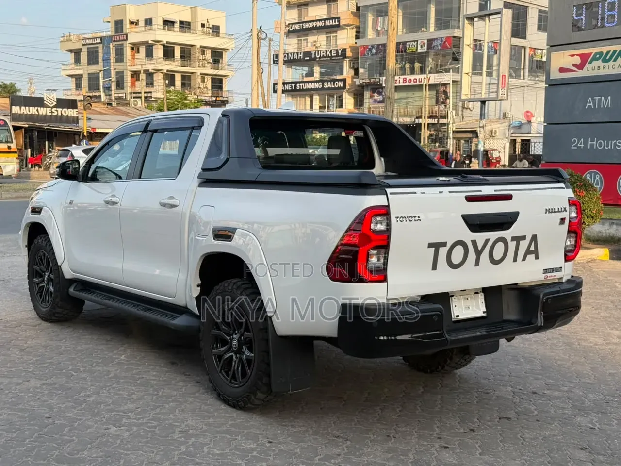 Toyota Hilux 2024 Pearl