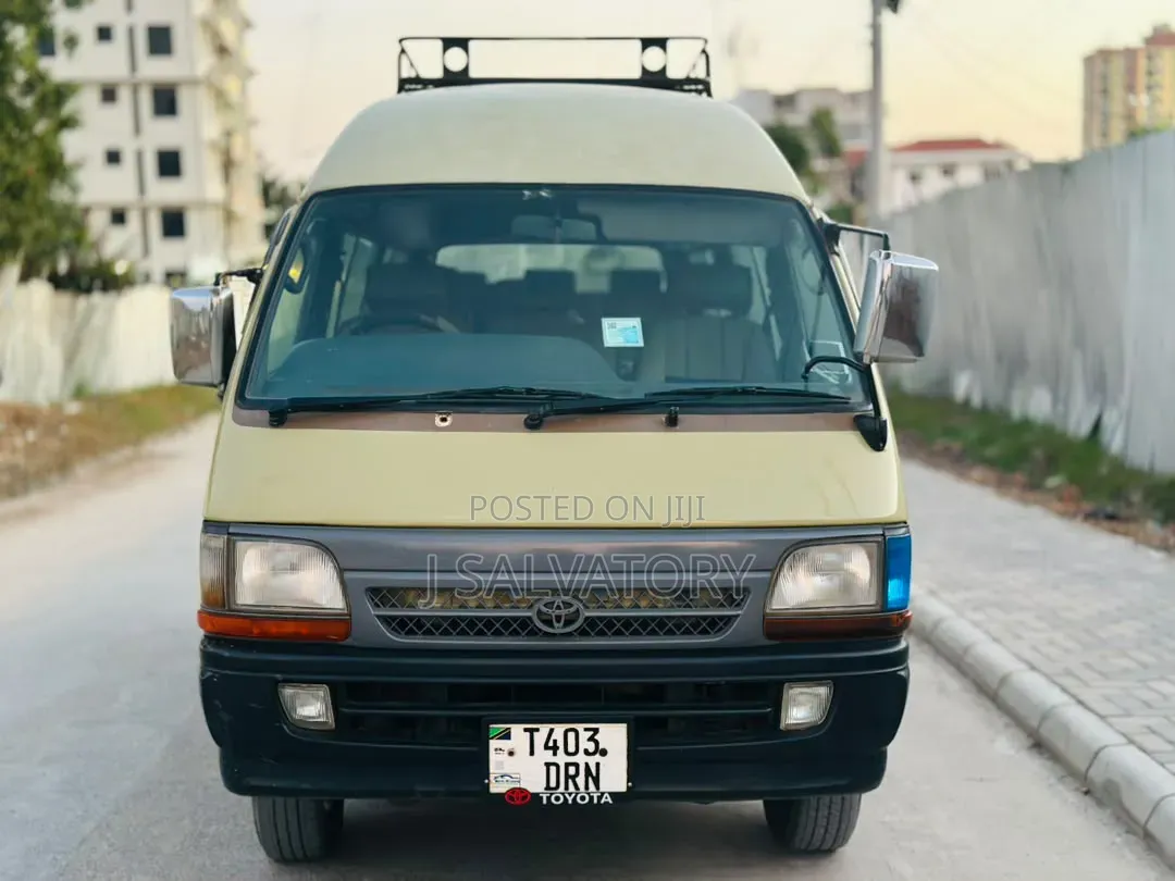 Toyota HiAce 2002 Yellow