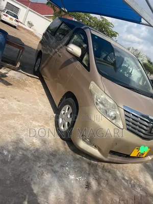 Toyota Alphard 2011 Gold
