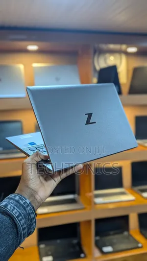 New Laptop HP ZBook Firefly G8 16GB Intel Core i5 SSD 512GB