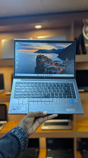 New Laptop HP ZBook Firefly G8 16GB Intel Core i5 SSD 512GB