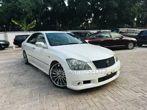 Toyota Crown 2006 Ivory