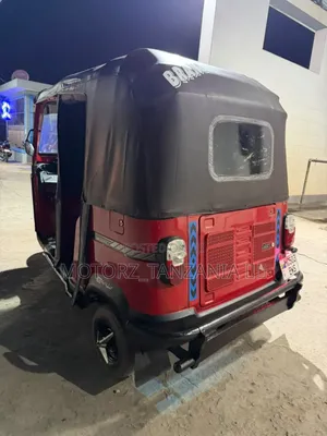 Bajaj Avenger 160 Street 2024 Red