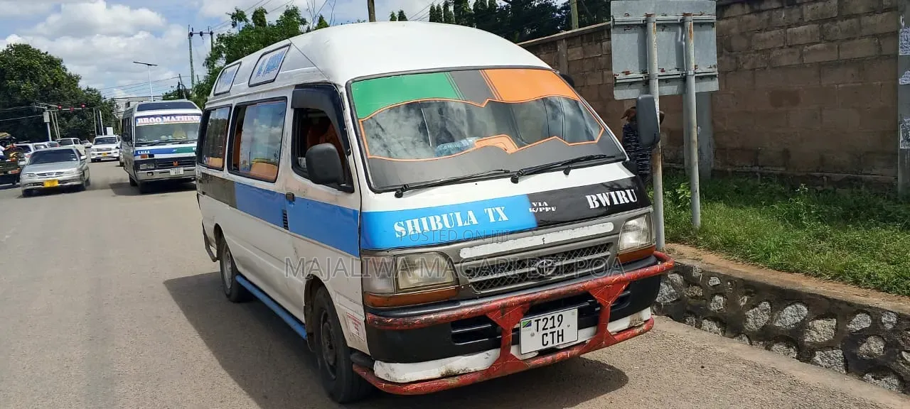 Toyota HiAce 2008 Beige