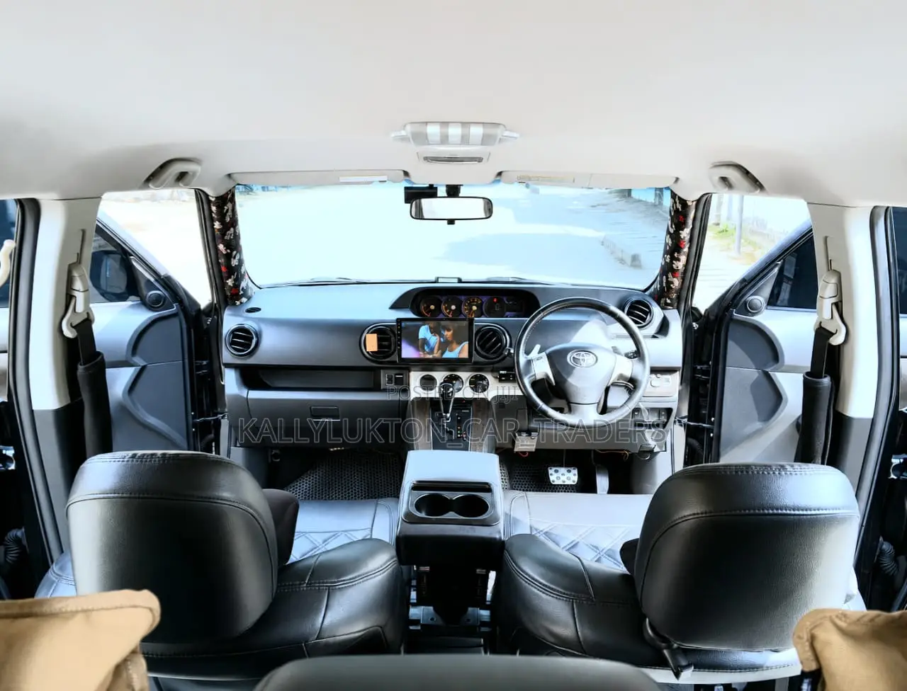 Toyota Corolla Rumion 2011 Black