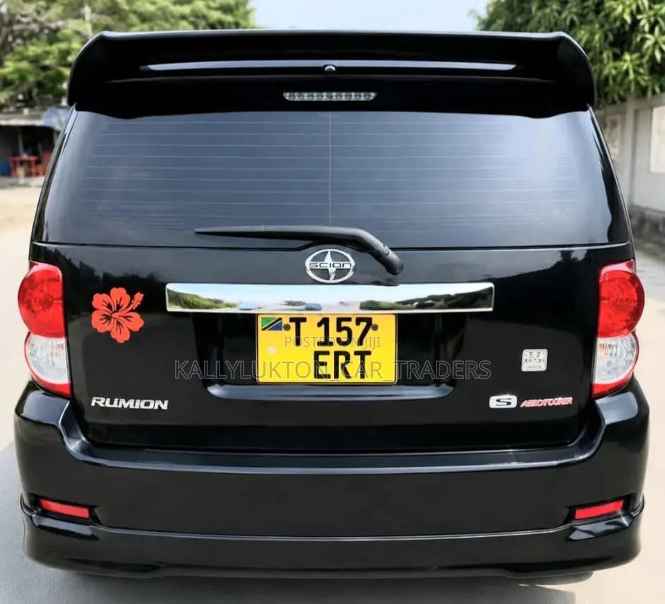 Toyota Corolla Rumion 2011 Black