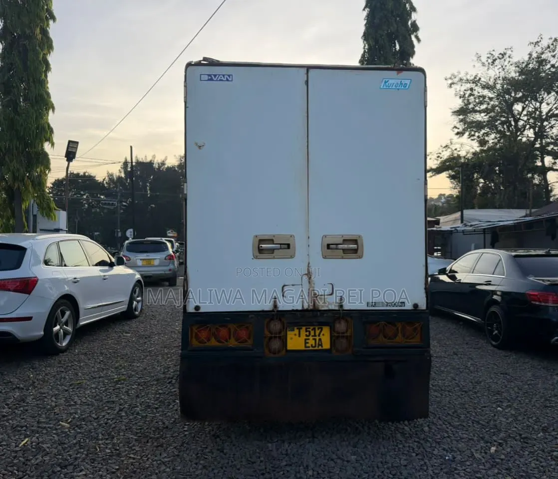 Mitsubishi Canter 2015 White