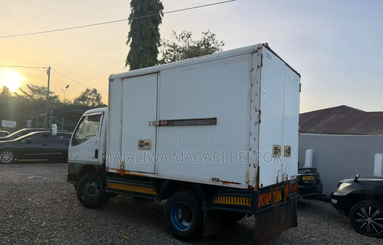 Mitsubishi Canter 2015 White
