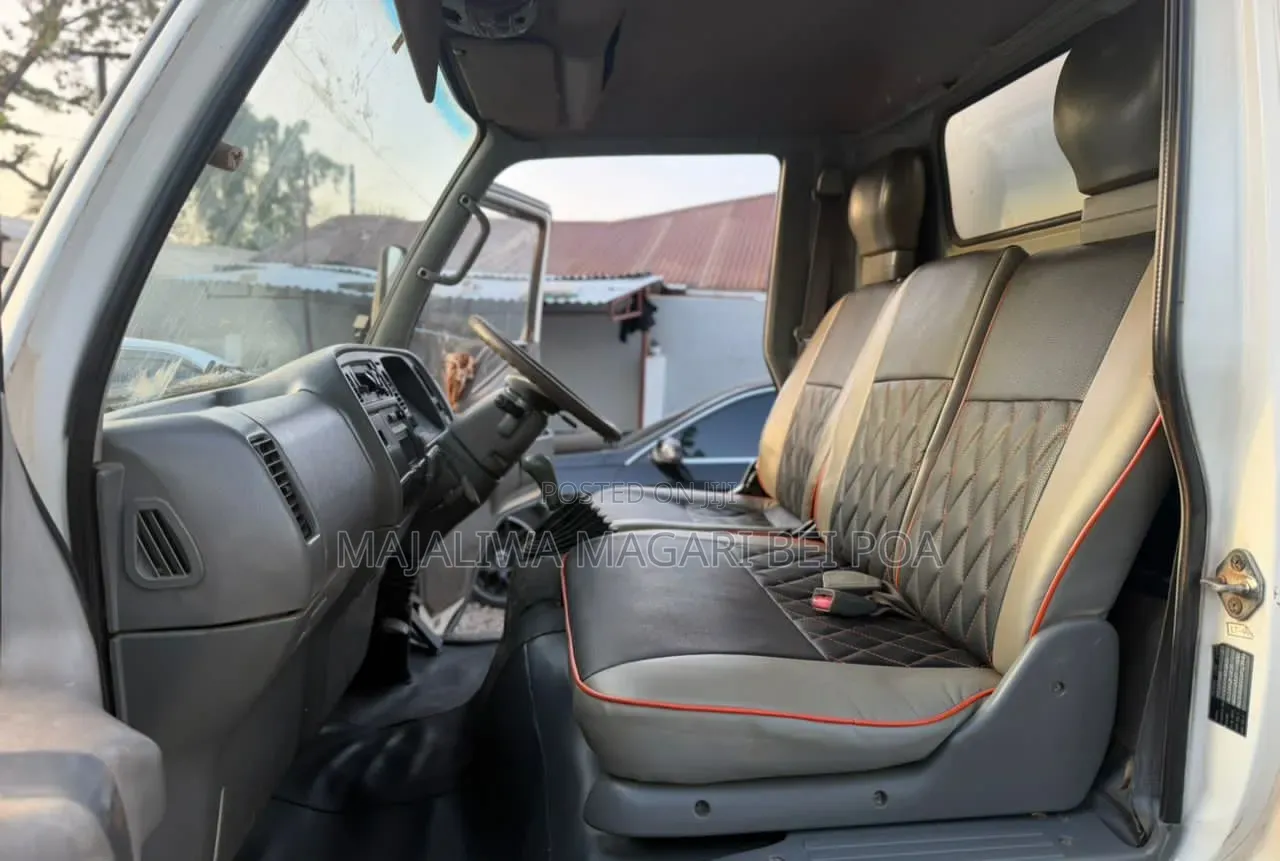 Mitsubishi Canter 2015 White