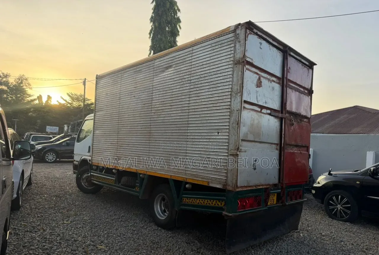 Mitsubishi Canter 2015 White