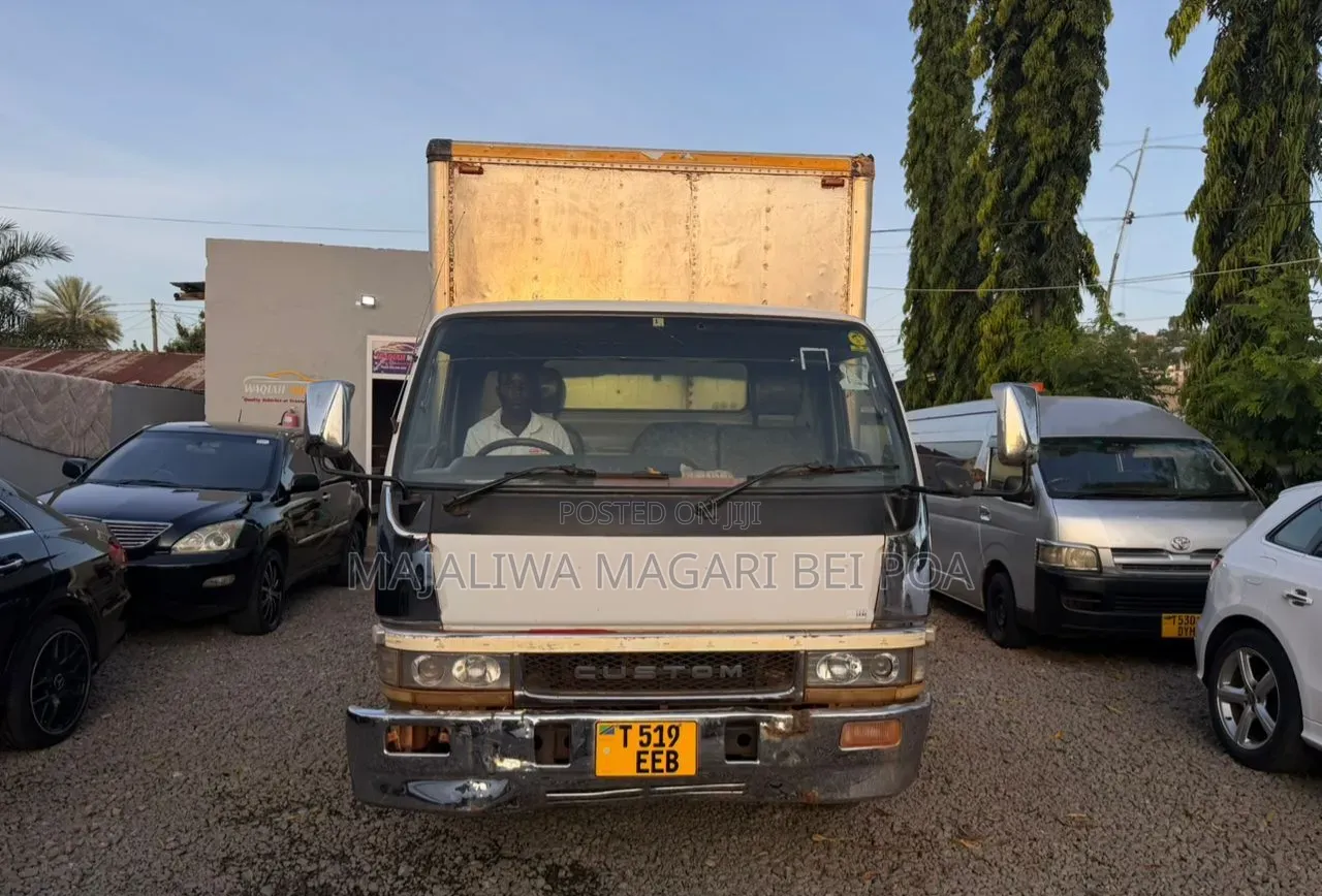 Mitsubishi Canter 2015 White