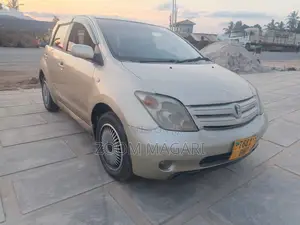 Toyota IST 2004 Beige