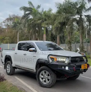 Toyota Hilux 2021 White