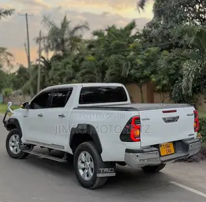 Toyota Hilux 2021 White