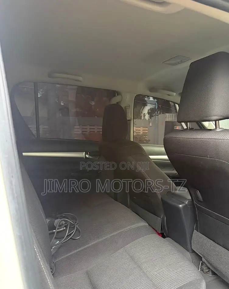 Toyota Hilux 2021 White