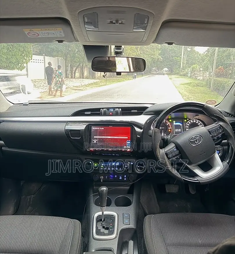 Toyota Hilux 2021 White
