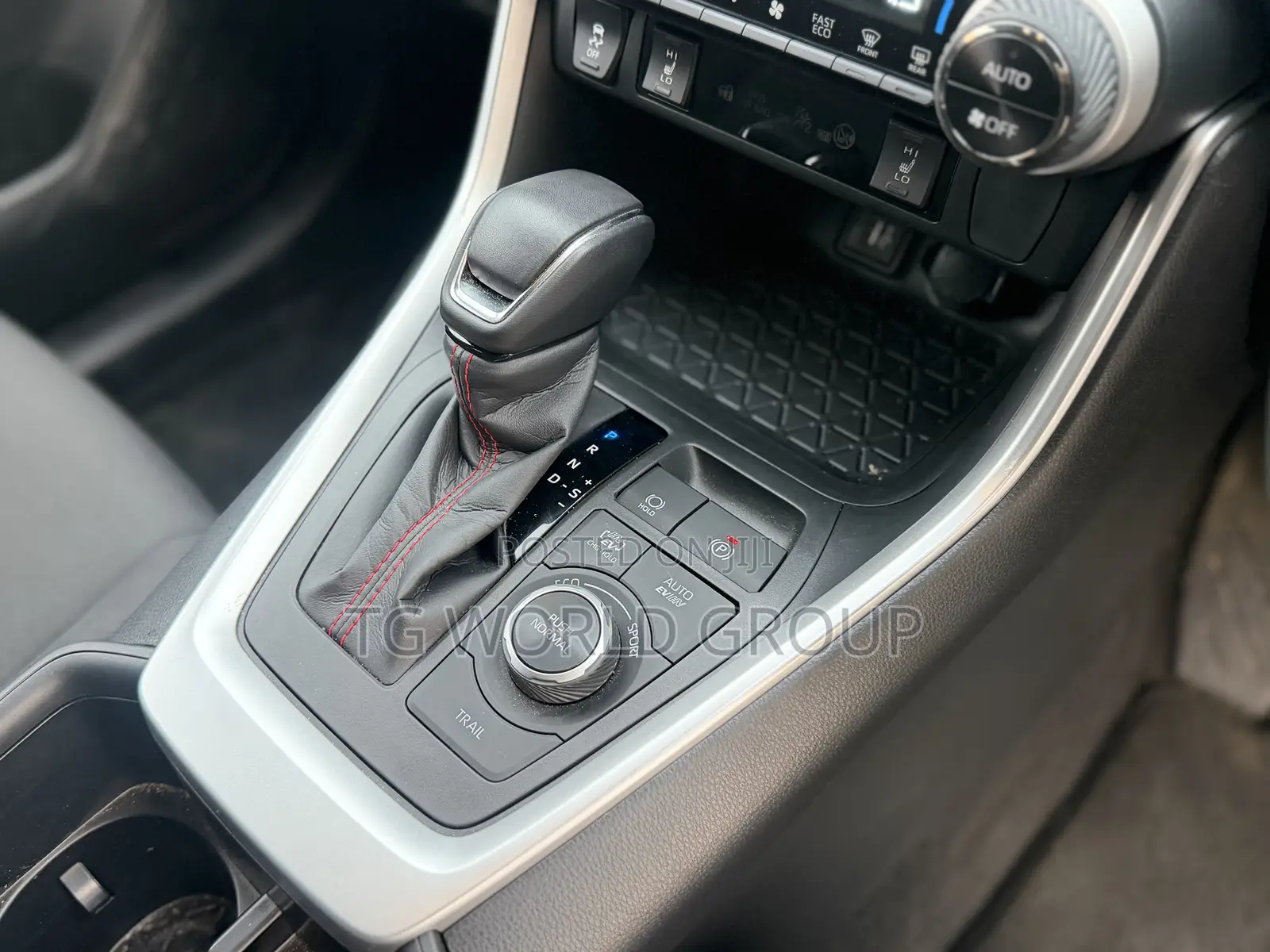 Toyota RAV4 Plug-In Hybrid XSE AWD 2025 Gray