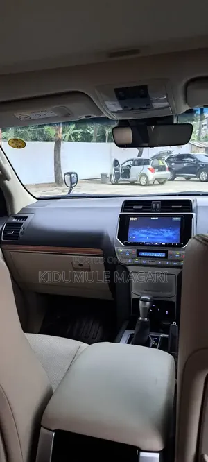 Toyota Land Cruiser Prado 2022 Black