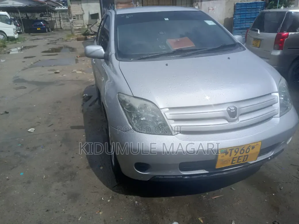 Toyota IST 2004 Silver