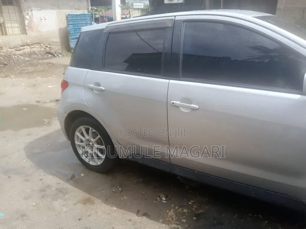 Toyota IST 2004 Silver