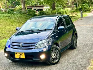 Toyota IST 2004 Blue