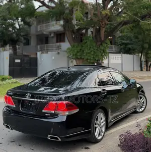 Toyota Crown 2012 Black