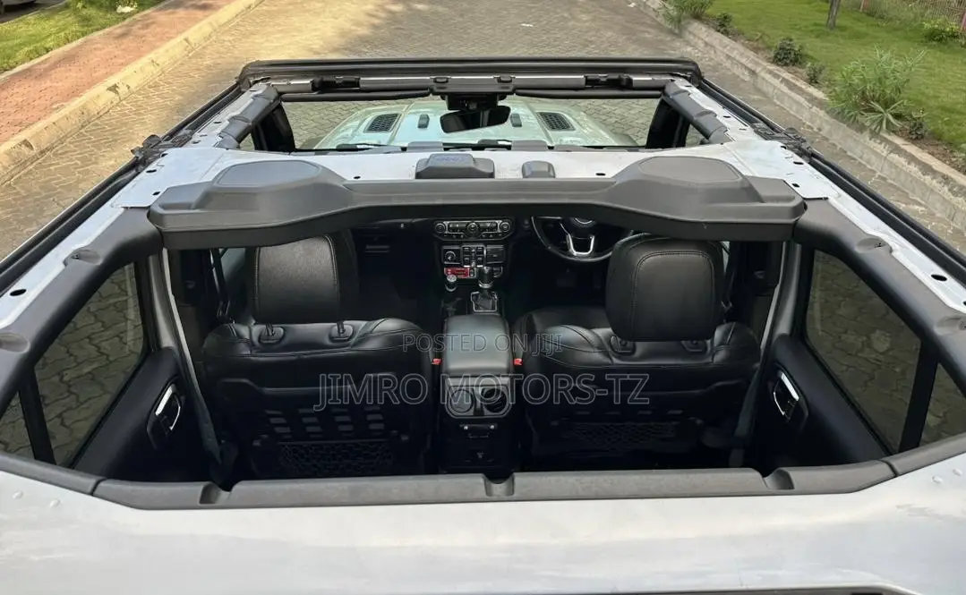 Jeep Wrangler 2024 Silver