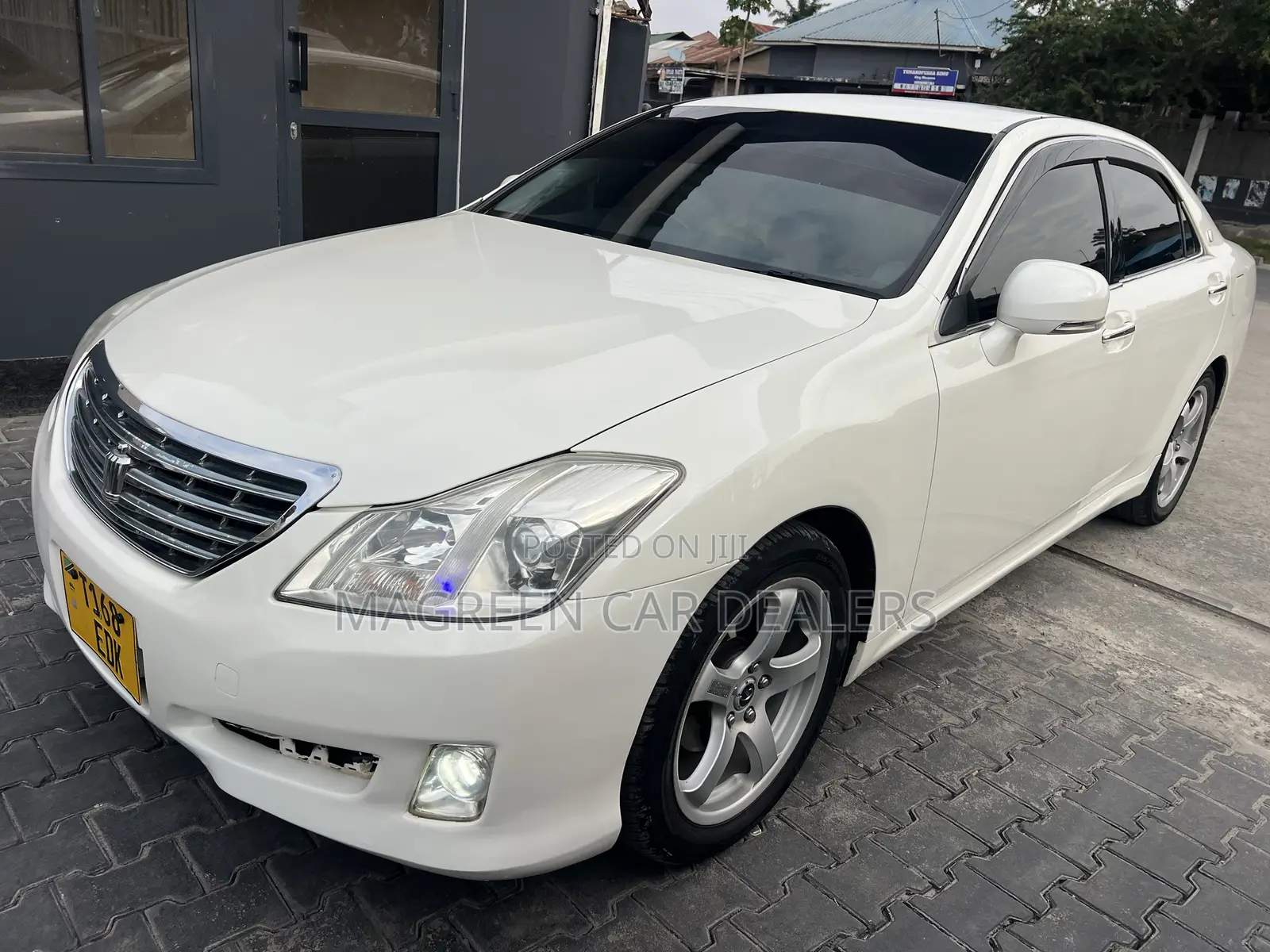 Toyota Crown 2011 White