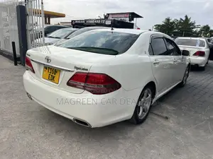 Toyota Crown 2011 White