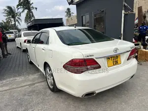 Toyota Crown 2011 White