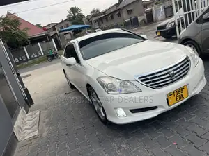 Toyota Crown 2011 White