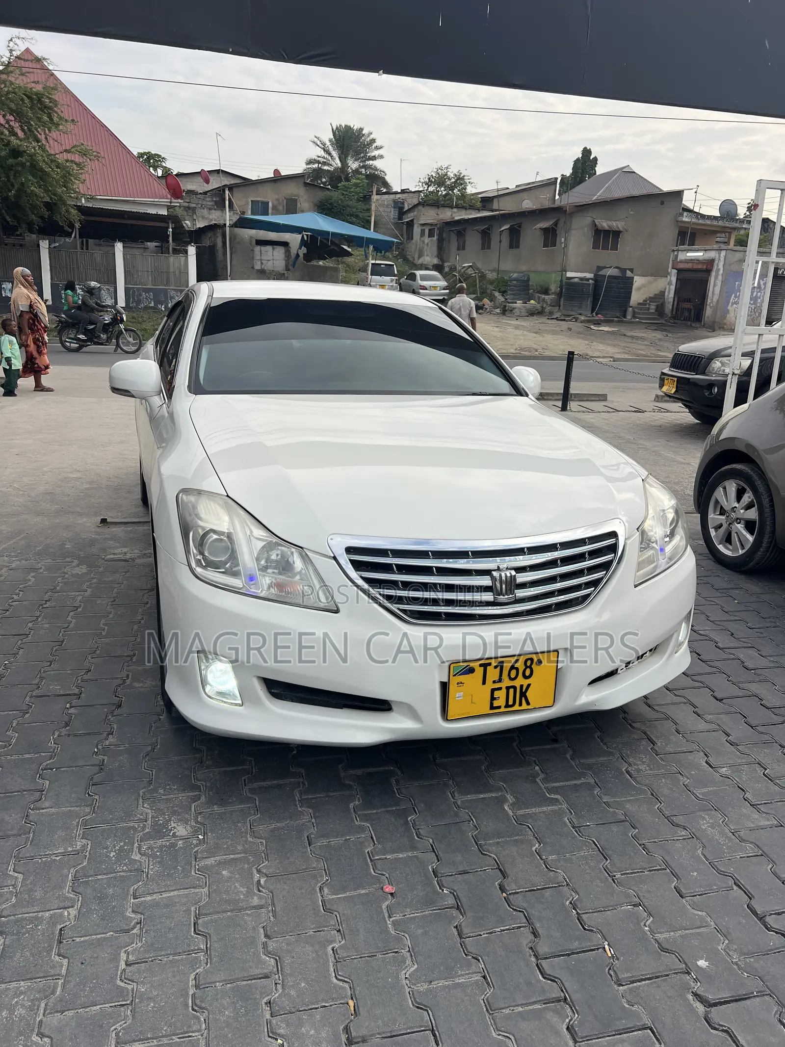 Toyota Crown 2011 White