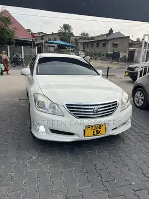 Toyota Crown 2011 White