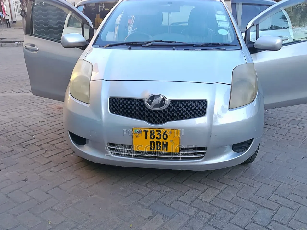 Toyota Vitz 2006 Silver