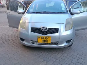 Toyota Vitz 2006 Silver