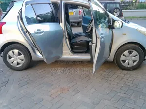 Toyota Vitz 2006 Silver