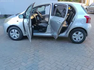 Toyota Vitz 2006 Silver