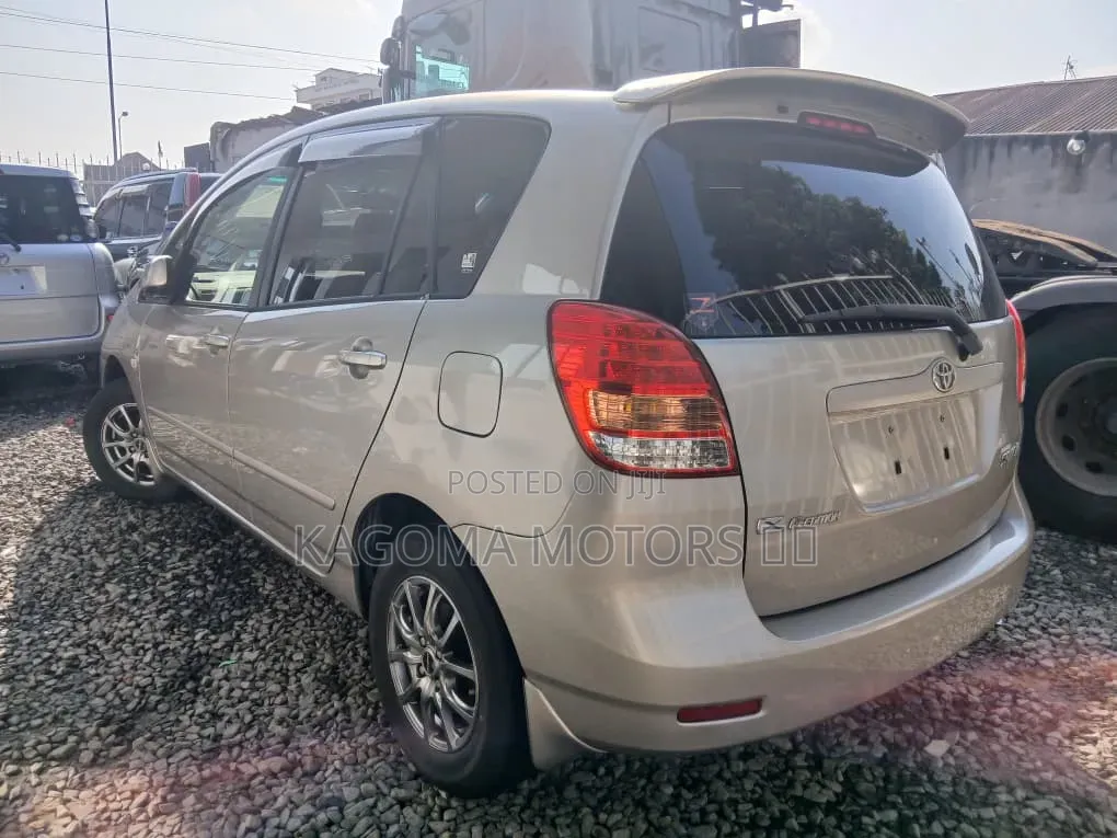 Toyota Corolla Spacio 2007 Gold