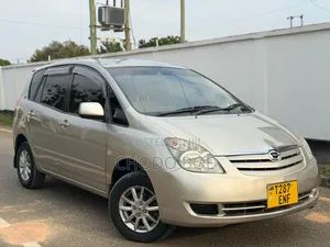 Toyota Corolla Spacio 2005 Gold