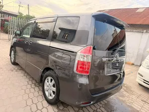 Toyota Noah 2009 Gray