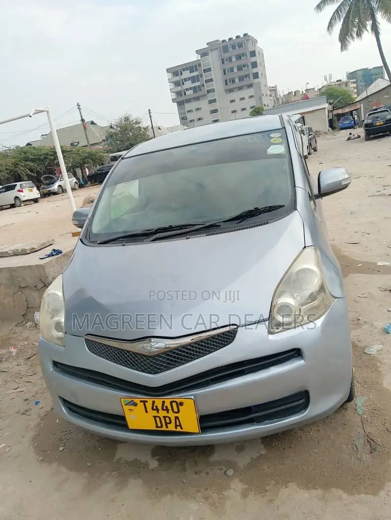 Toyota Ractis 2005 Gray