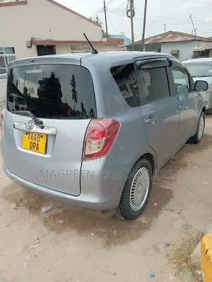 Toyota Ractis 2005 Gray
