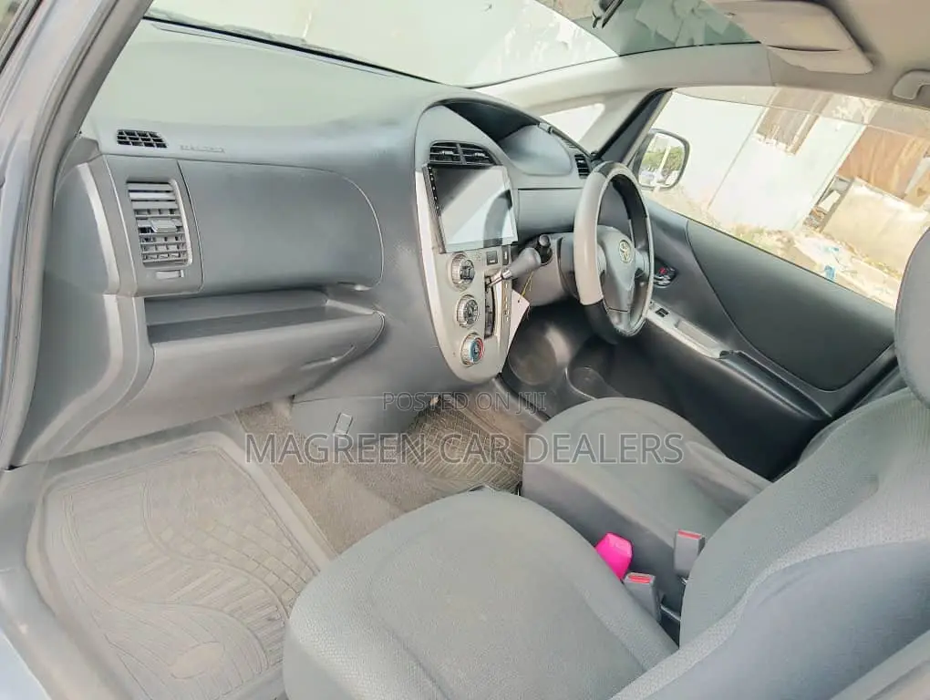 Toyota Ractis 2005 Gray