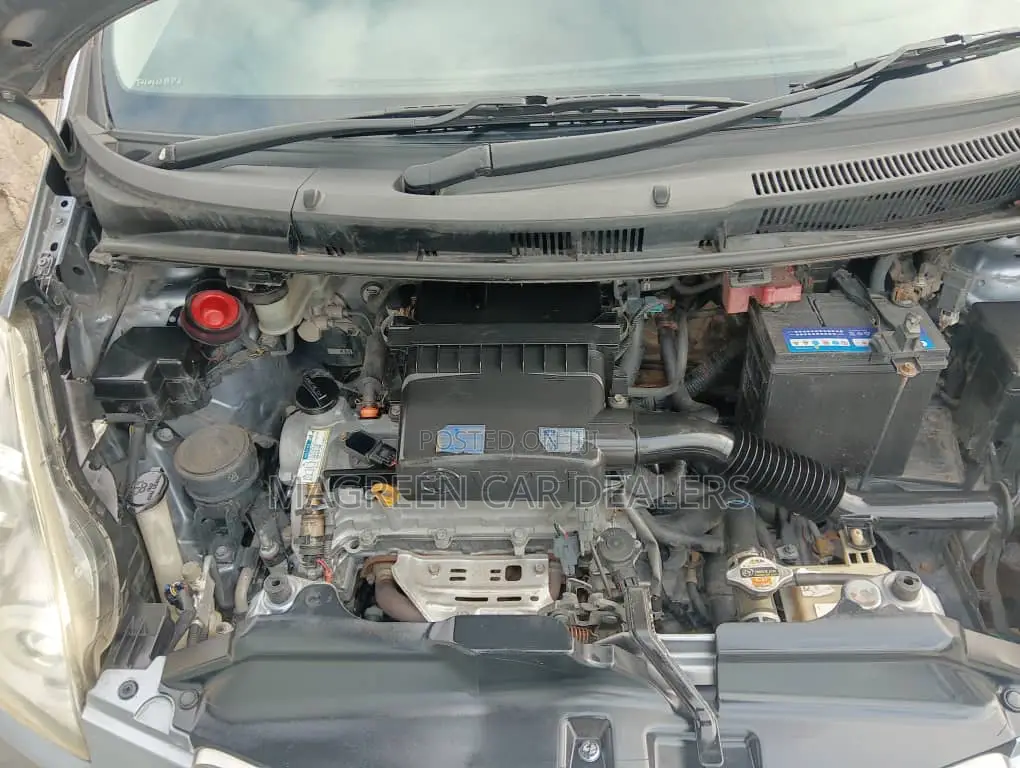 Toyota Ractis 2005 Gray
