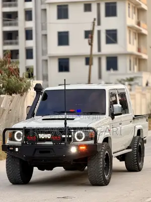 Toyota Land Cruiser 2017 White
