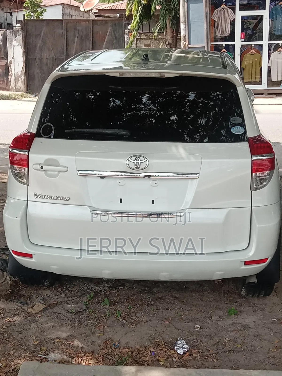 Toyota Vanguard 2010 White