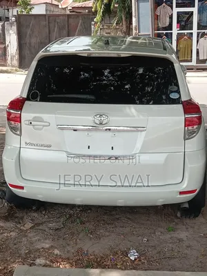 Toyota Vanguard 2010 White