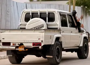 Toyota Land Cruiser 2017 White