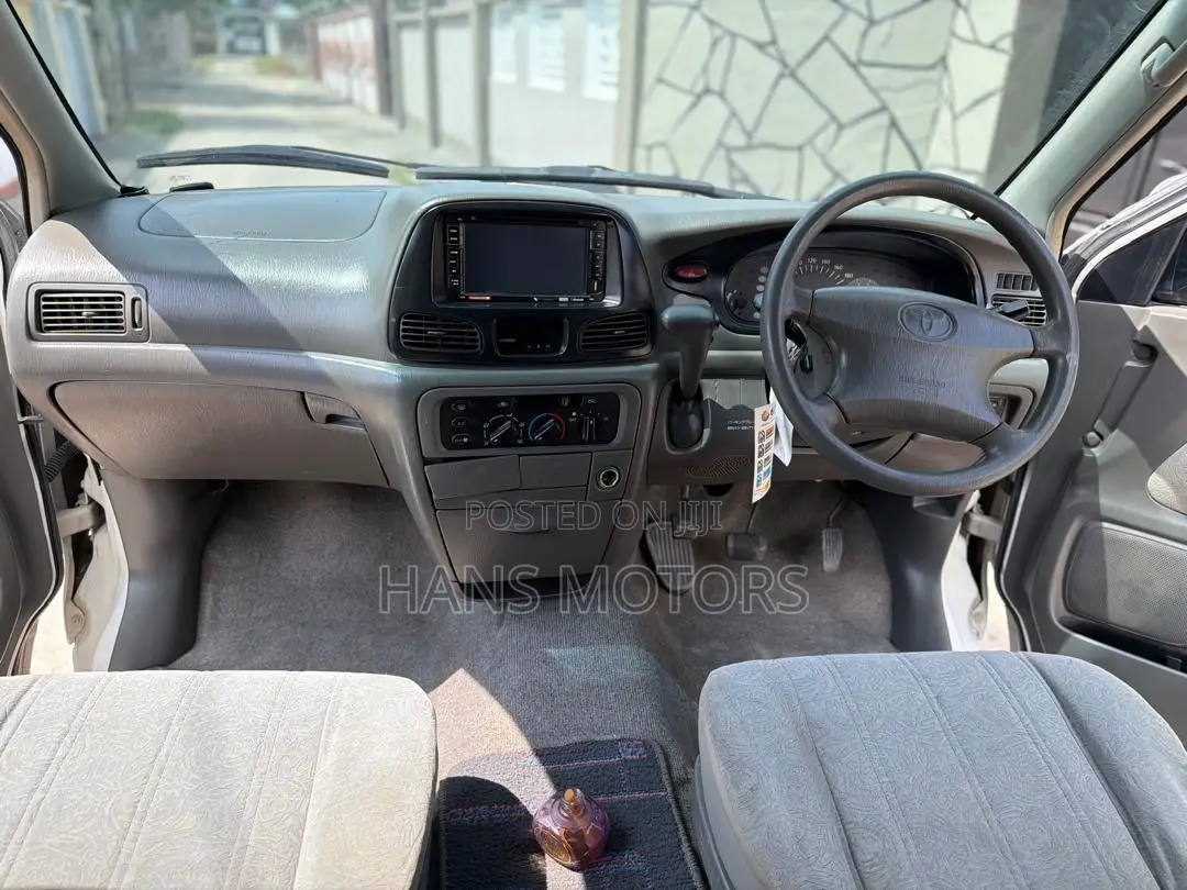 Toyota Noah 2001 White