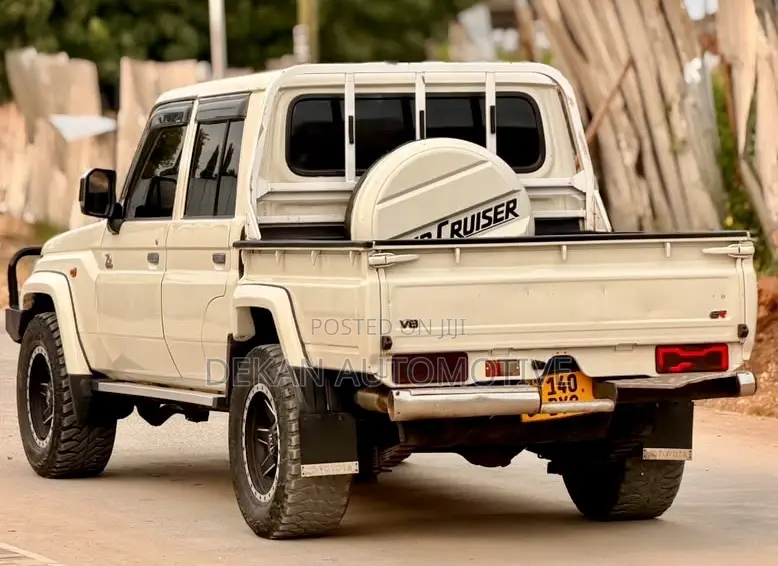 Toyota Land Cruiser 4.5 V8 GXR 2016 White